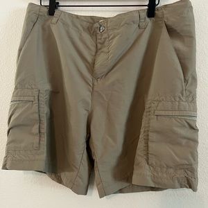 REI Khaki Cargo Shorts Womens Size 14 Hiking Active Walking Outdoors UPF 50+